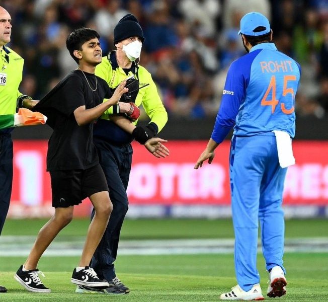 Indian fan invades pitch during match
