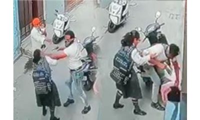 Caught on Camera: Schoolgirl fights man snatching chain from woman at gunpoint in Punjab's Tarn Taran | WATCH