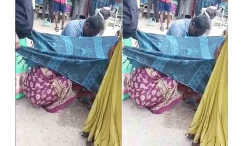 Andhra Pradesh woman delivers baby on road