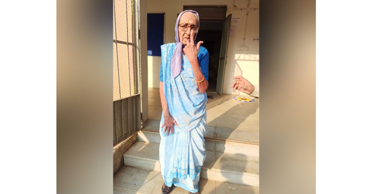 100-year-old woman casts vote