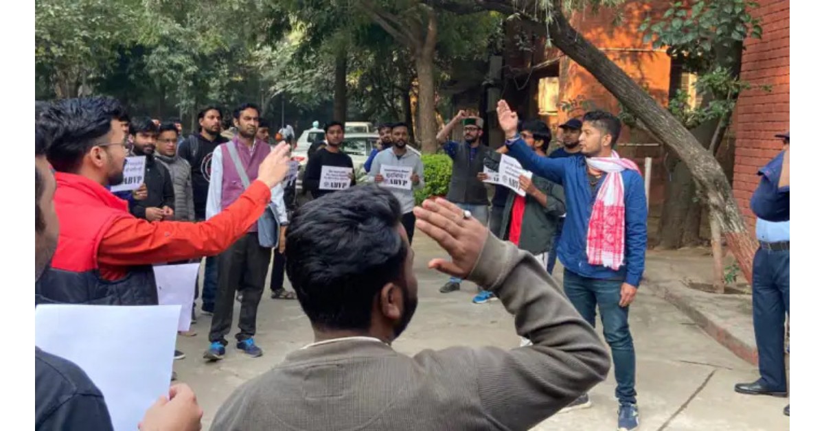 ABVP allegedly beat up Delhi University students