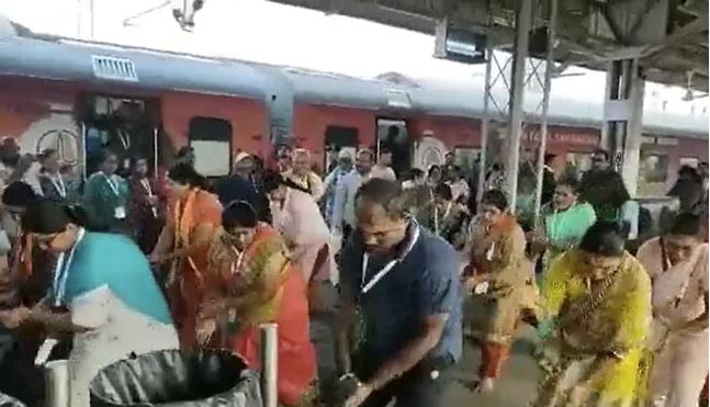 Passengers get traditional dance