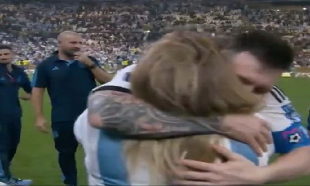Lionel Messi hugging his mother