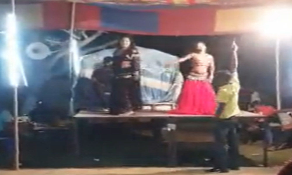 Man dances with dancer in Bihar