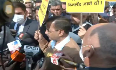 CM Arvind Kejriwal marches to Delhi Lieutenant Governor’s residence