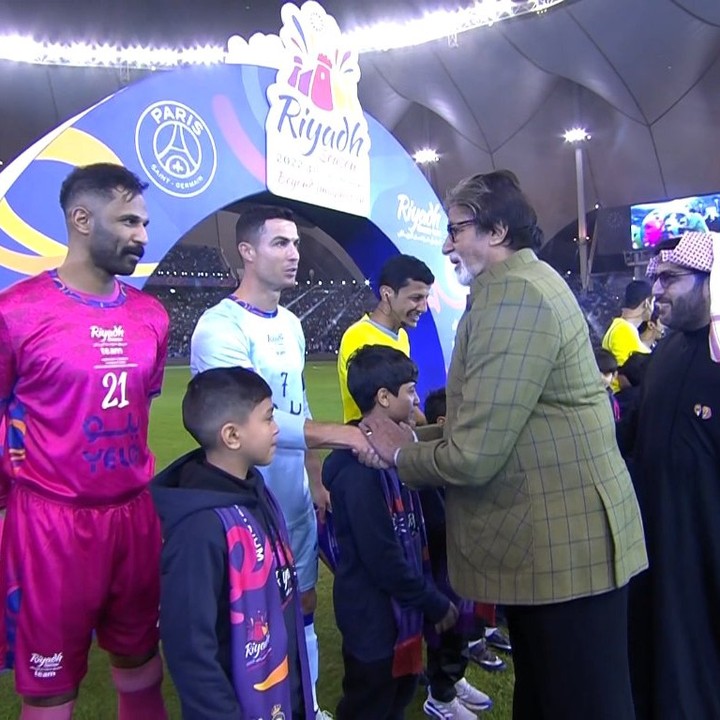 Amitabh Bachchan meets football icons Ronaldo