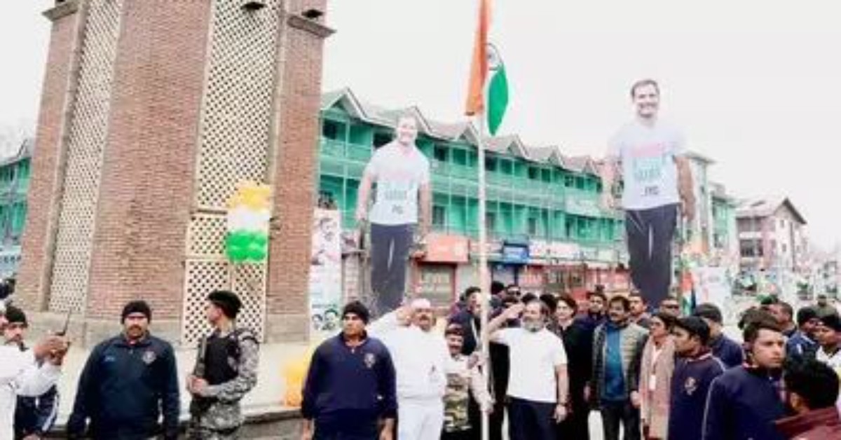 Bharat Jodo Yatra: Rahul Gandhi unfurls Tricolour at Lal Chowk in Srinagar | WATCH