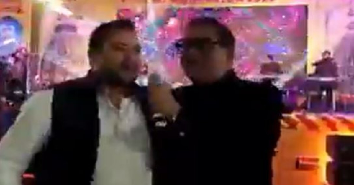 Viral: Tejashwi Yadav sings Badi Mushkil Hai song with Abhijeet Bhattacharya | WATCH
