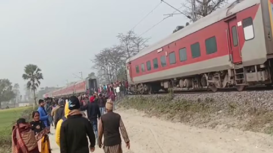 Satyagraha Express detach from engine