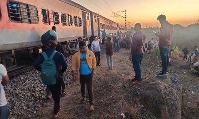 godavari-express-derailed