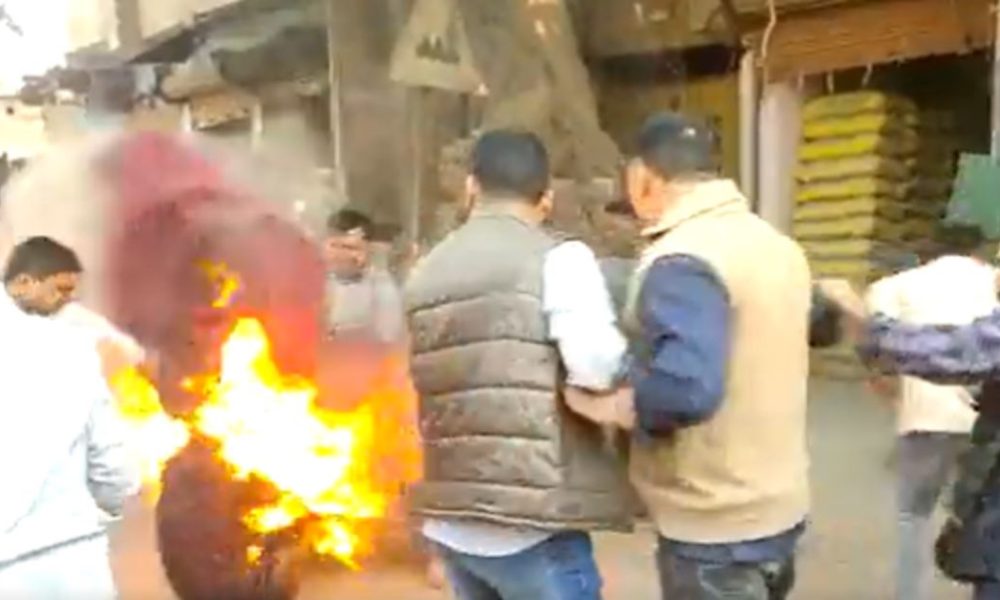 Video of shopkeepers setting themselves on fire due to eviction drive in Bihar goes viral, users enraged | Watch