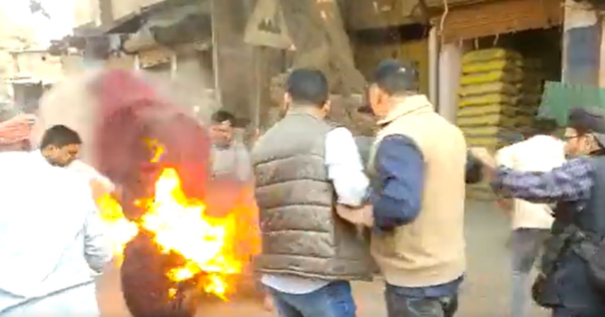 Video of shopkeepers setting themselves on fire due to eviction drive in Bihar goes viral, users enraged | Watch