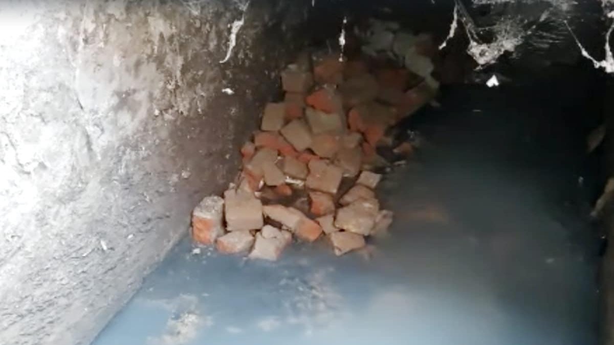 Thieves dig 10-feet tunnel