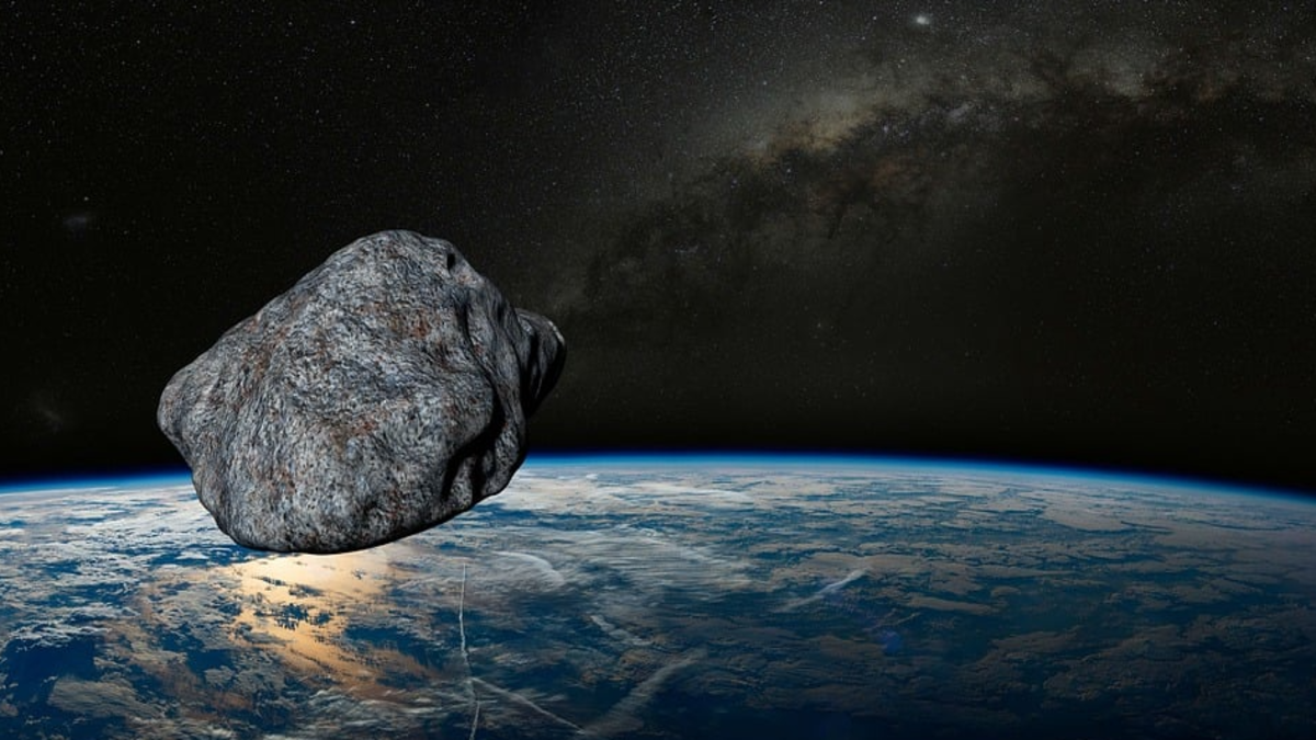 NASA alerts a bus-sized asteroid to pass by earth today