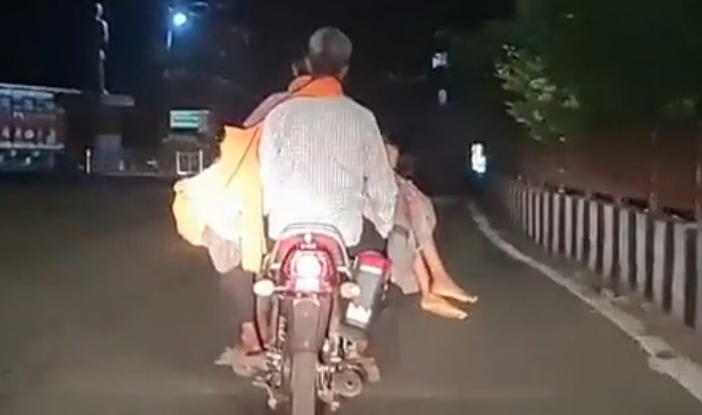 Man carrying Daughter's Dead Body on Bike