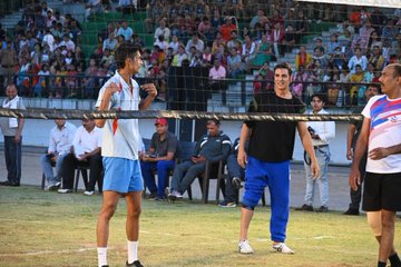 Akshay Kumar plays volleyball with soldiers in Dehradun, video viral | WATCH