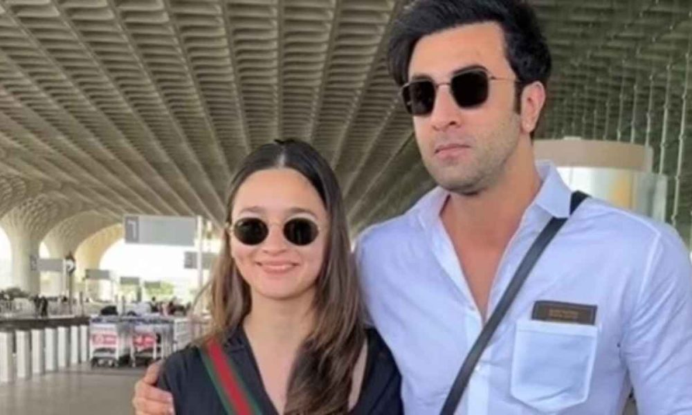 Ranbir and Alia spotted together at airport; the couple is going to Dubai for vacation