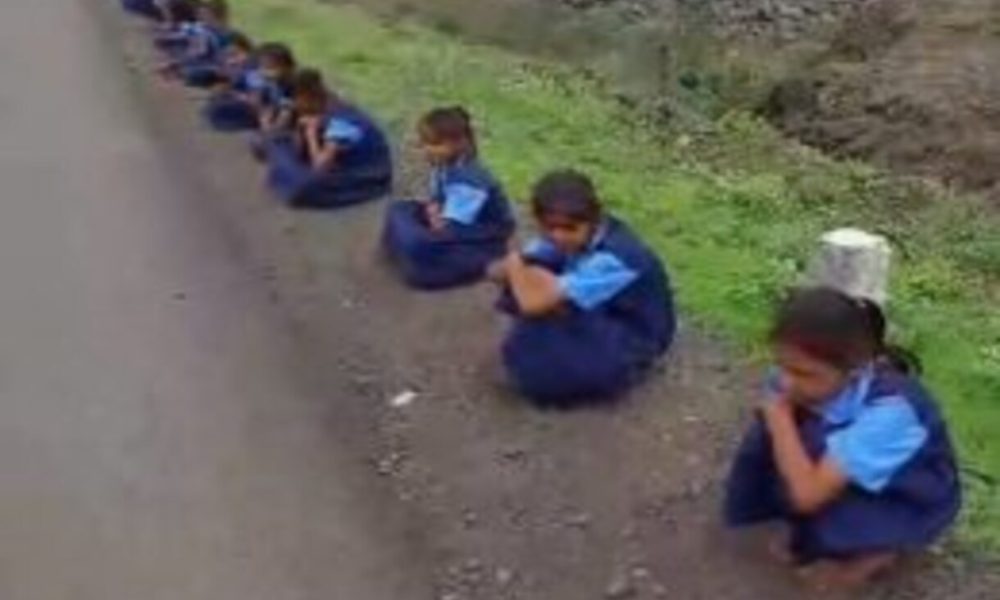 Viral: children made to wait to welcome minister