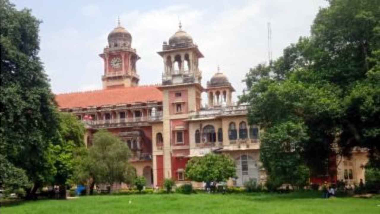 Allahabad Univesity:  Students demand FIR against Vice Chancellor, Registrar, DSW and proctor, as student dies after drinking water from water cooler