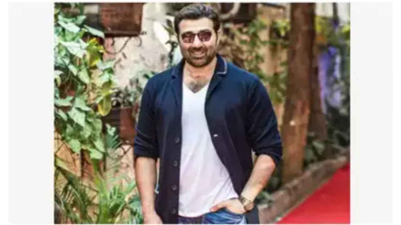 Watch: How Sunny Deol reacted when asked about the huge advance booking of Gadar2