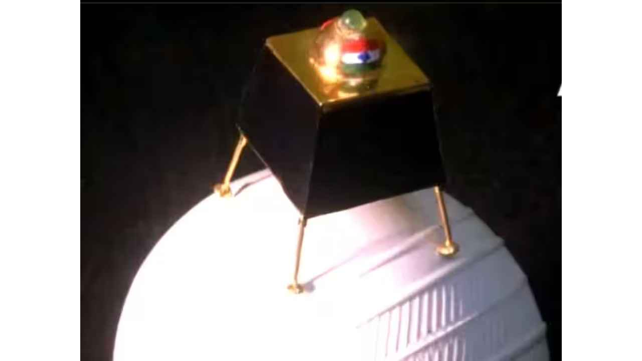 Tamil Nadu: Artist designs a 1.5 inch tall model of Chandrayaan 3 using 4 gm of gold