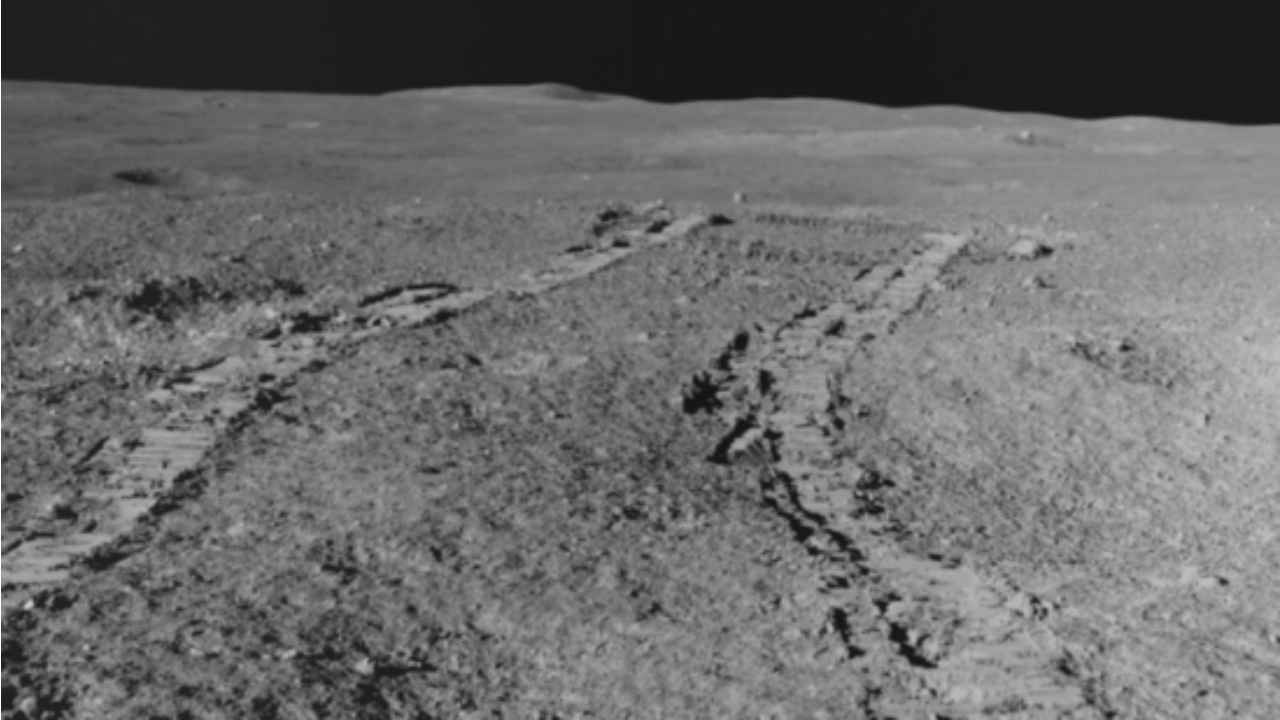 Chandrayaan-3 Pragyan rover encounters 4 metre diameter crater on moon