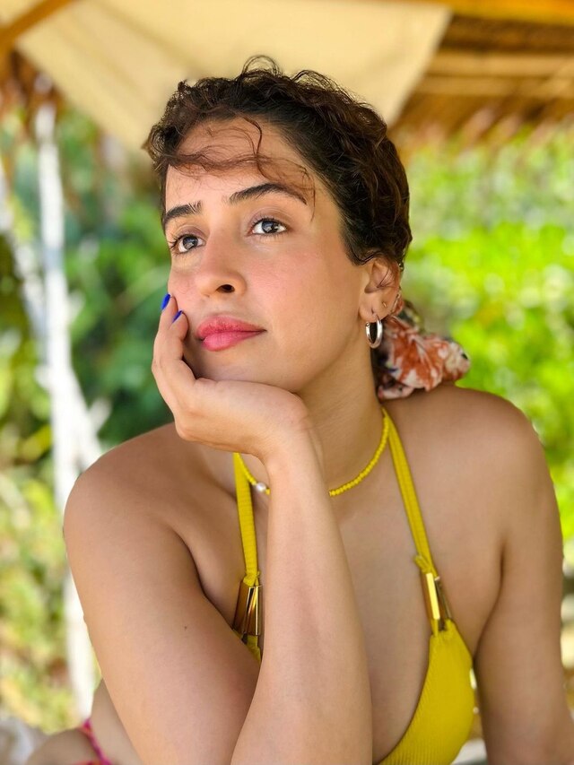 Sanya Malhotra inspired minimalist makeup looks