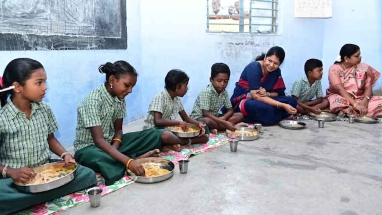 DMK MP Kanimozhi eats breakfast with schoolkids who refused to eat food made by Dalit cook