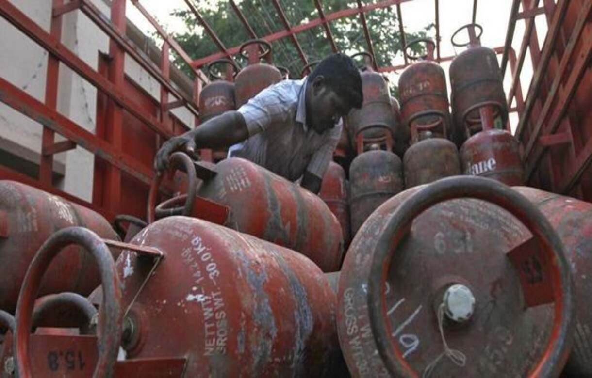 Centre extends Ujjwala Yojana scheme for three years, allots Rs 1650 crore for 7.5 million LPG connections