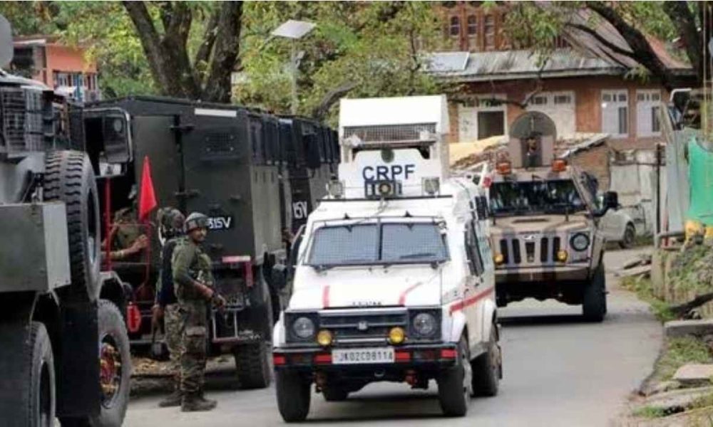 Kashmir: Army personnel encircle two Lashkar Militants in Anantnag