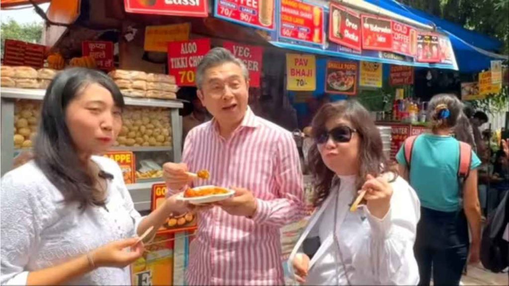 New Delhi: Japanese Ambassador Hiroshi Suzuki enjoys Aloo Tikki with his wife in Sarojini Nagar Market