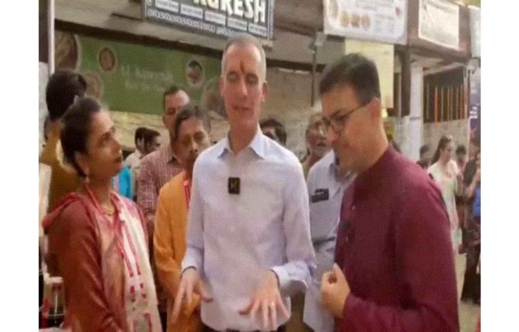 Watch: US Ambassador Eric Garcetti celebrates Durga Puja in Delhi’s CR Park, video goes viral