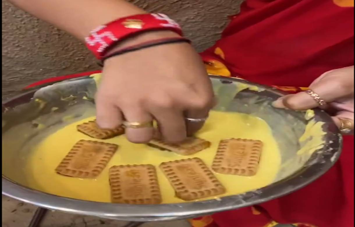 Viral: Woman makes biscuit pakoda, bizarre tea-time snack leaves social media in horror