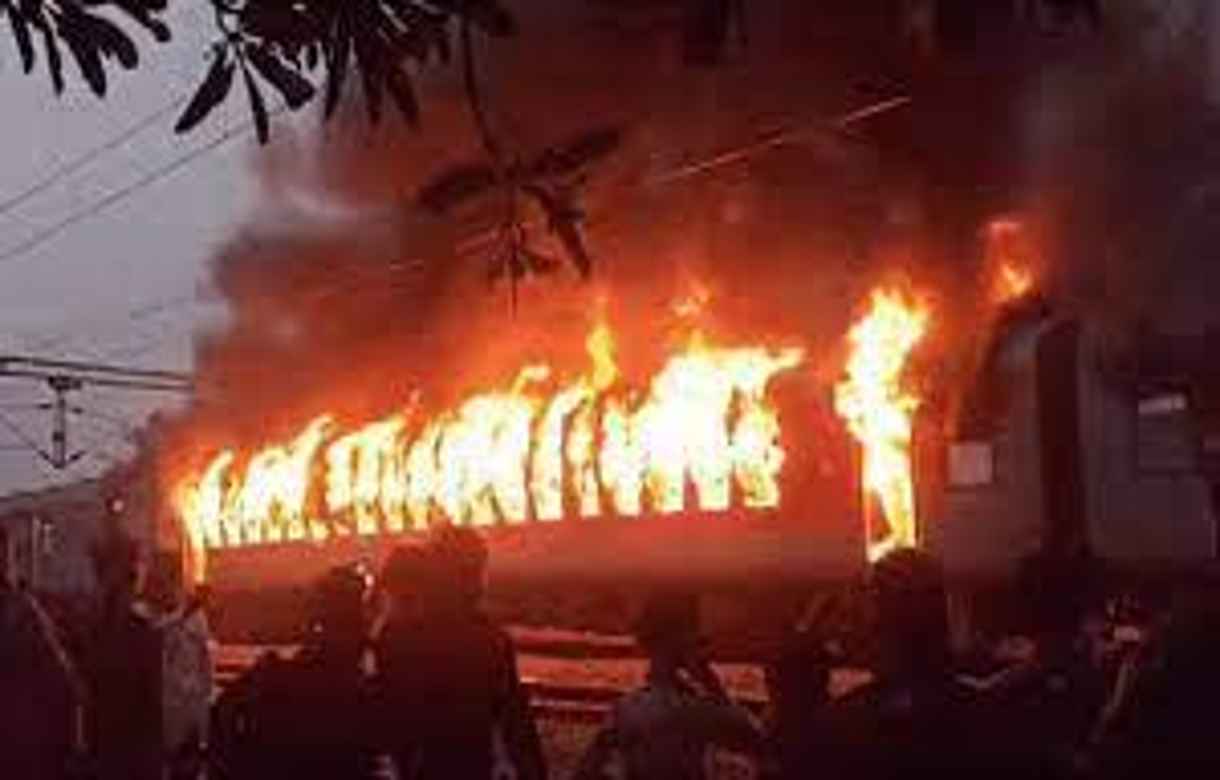 New Delhi-Darbhanga superfast express catches fire, passengers jump from train