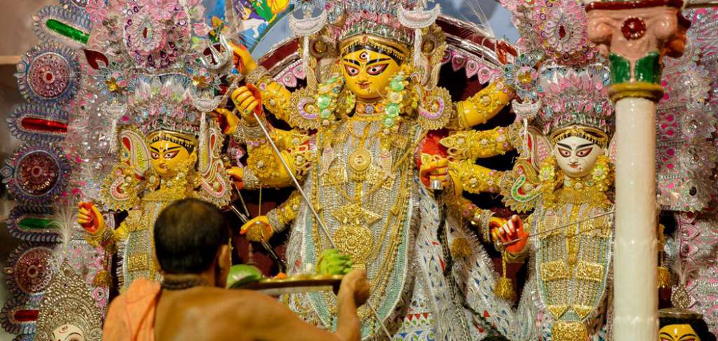 दुर्गापूजा विशेष : इस साल घोड़े पर सवार हो कर आ रही हैं मां, अच्छे नहीं हैं संकेत 1 Bhagwati Durga