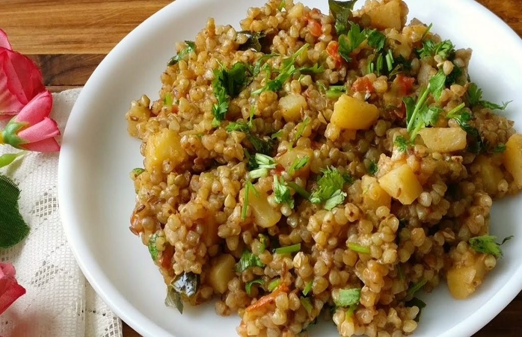 दुर्गापूजा विशेष: वजन बढ़ने की चिंता से हो जाएं मुक्त, ट्राय करे कुट्टु की खिचड़ी 2 maxres 1