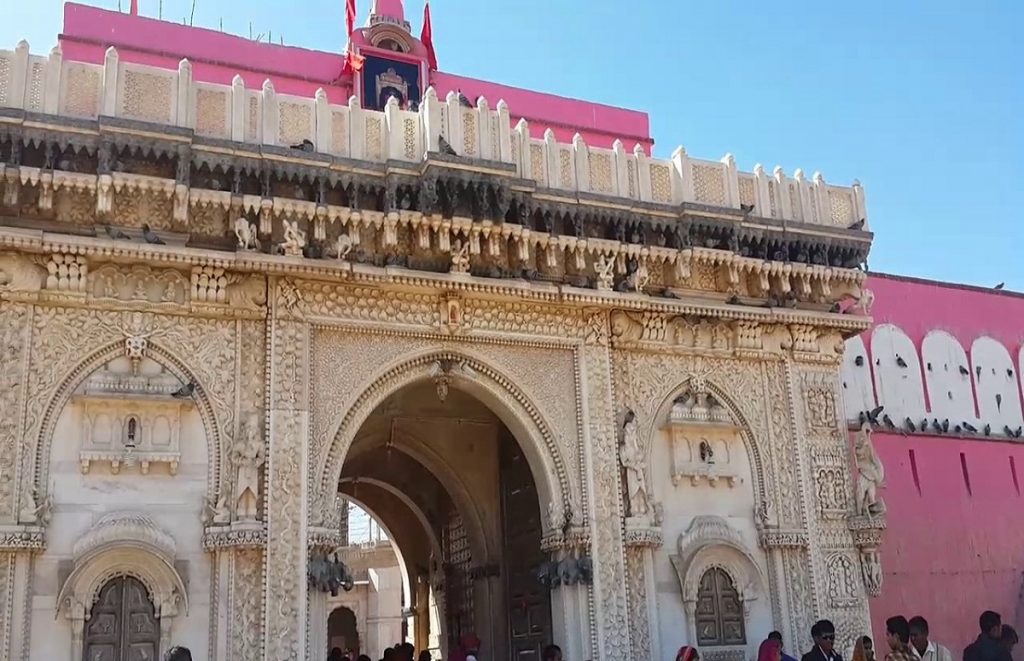दुर्गापूजा विशेष:नवरात्र में करे इन पांच मंदिरों का दर्शन, अद्भुत हैं कहानिया 3 karni