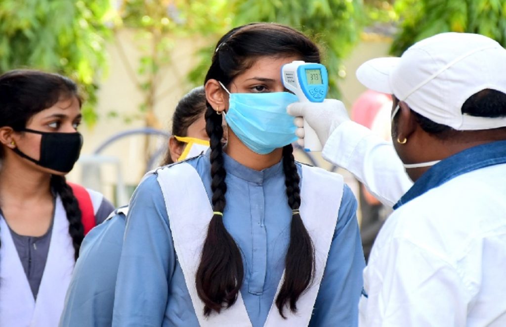 दिल्ली एनसीआर में खुले स्कूल, कक्षा में 50 फीसदी छात्रों की होगी उपस्थिति 1 SCHOOL