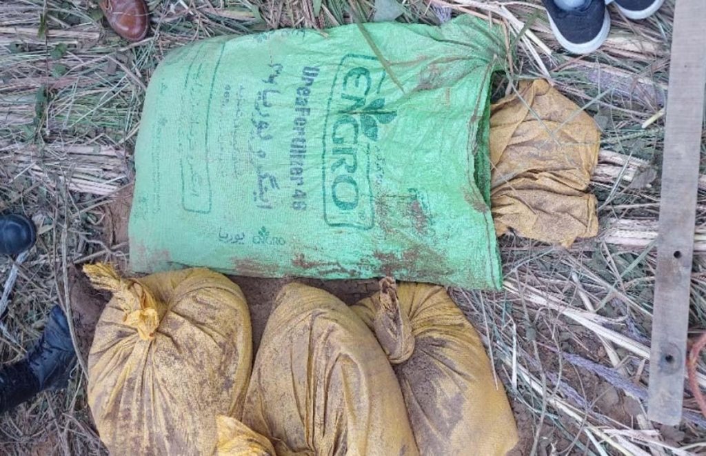 सांबा बॉर्डर पर 150 मीटर लंबी सुरंग, कराची ब्रांड बोरियां हुईं बरामद 2 surag4