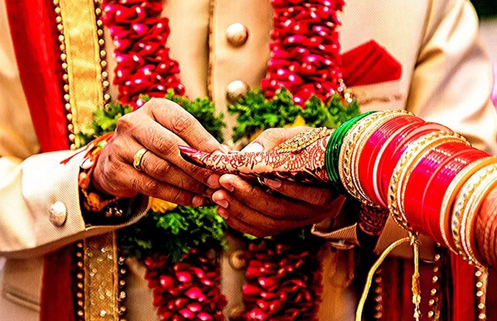 सुहागरात के दिन दुल्हा-दुल्हन ने एक दूसरे पर बरसाए लात घूसे, दुल्हन हुई घायल 1 shadi...