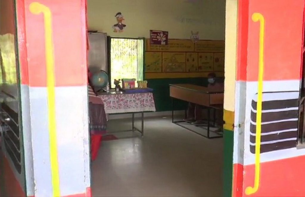 अजब स्कूल की गजब कहानी, रेलमंत्री ने भीतरगांव के इस स्कूल क्यूं दिखायी दिलचस्पी, जानिए 3 gardem