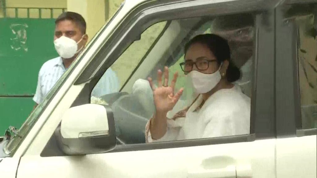 राकेश टिकैत करते रहे यूपी बार्डर पर ममता बनर्जी का इंतजार, बिना मिले वापस लौटीं बंगाल 1 %E0%A4%9F%E0%A4%BF%E0%A4%95%E0%A5%88%E0%A4%A4 %E0%A4%B8%E0%A5%87 %E0%A4%AC%E0%A4%BF%E0%A4%A8%E0%A4%BE %E0%A4%AE%E0%A4%BF%E0%A4%B2%E0%A5%87 %E0%A4%B9%E0%A5%81%E0%A4%88 %E0%A4%AC%E0%A4%82%E0%A4%97%E0%A4%BE%E0%A4%B2 %E0%A4%B0%E0%A4%B5%E0%A4%BE%E0%A4%A8%E0%A4%BE