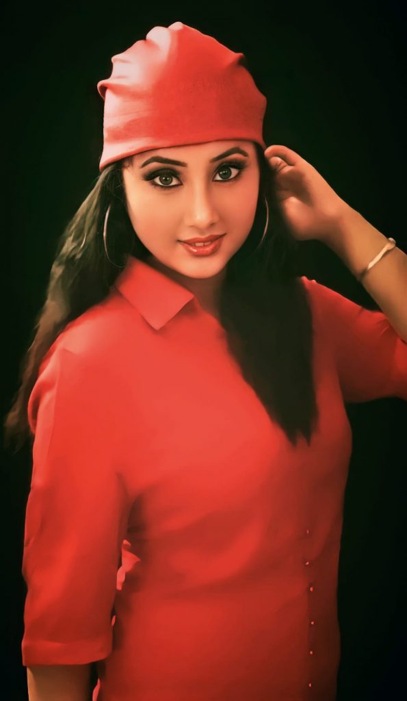 Divya Bharti की ‘हमशक्ल’ Manju Thapa जल्द करेंगी बॉलीवुड में एंट्री 3 divya bharti 5
