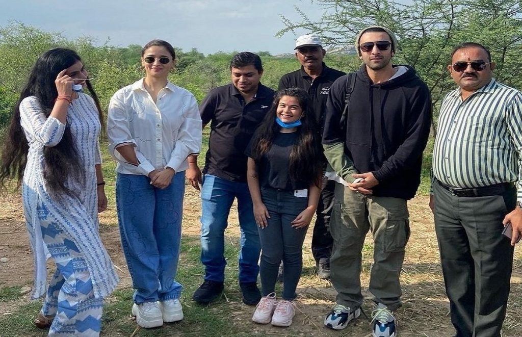 Jodhpur सफारी में Alia Bhatt और Ranveer Kapoor ने फैंस के साथ Click कराया पिक्चर, खुश हुए फैंस 3 Ranveer Kapoor
