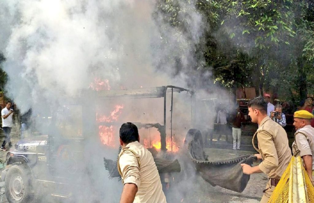 सुकेश चंद्रशेखर से जुड़े मामले में जैकलीन ने ED के सामने दिए बयान, जांच में कर रही हैं सहयोग: अभिनेत्री के प्रवक्ता, पढ़ें 23 अक्टूबर की सभी बड़ी खबरें... 16 Lakhimpur Kheri Violence
