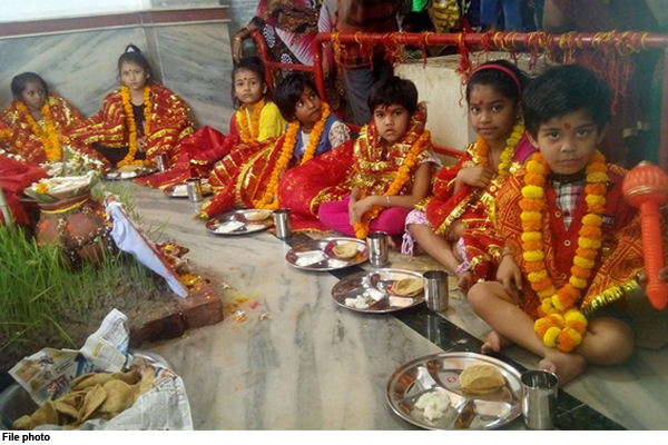 Navratri 2021 : नवरात्री की हुई शुरुआत, आज मां दुर्गा के पहले स्वरूप शैलपुत्री की हो रही है पूजा 3 garba