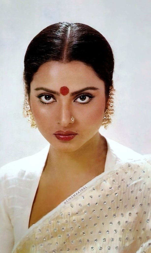 Happy Birthday Rekha: अपनी 'खूबसूरती' और बेहतरीन अदाओं से फैंस के दिलों को किया घायल 2 FBR9DPWWUAcu n4
