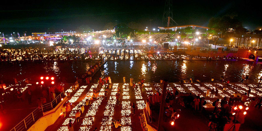 Ayodhya Deepotsav 2021: रामराज्य के दीपोत्सव में जगमगाई अयोध्या, देखिए उत्सव की तस्वीरें 2 20211103 205114