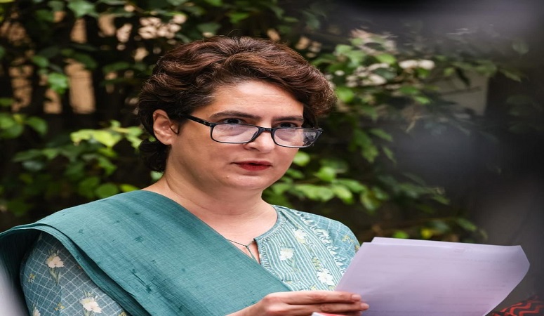 Priyanka Gandhi Vadra मना रही हैं अपना 50वां जन्मदिन, Ashok Gehlot ने दी बधाई 1 Priyanka Gandhi Vadra,UP Election 2022