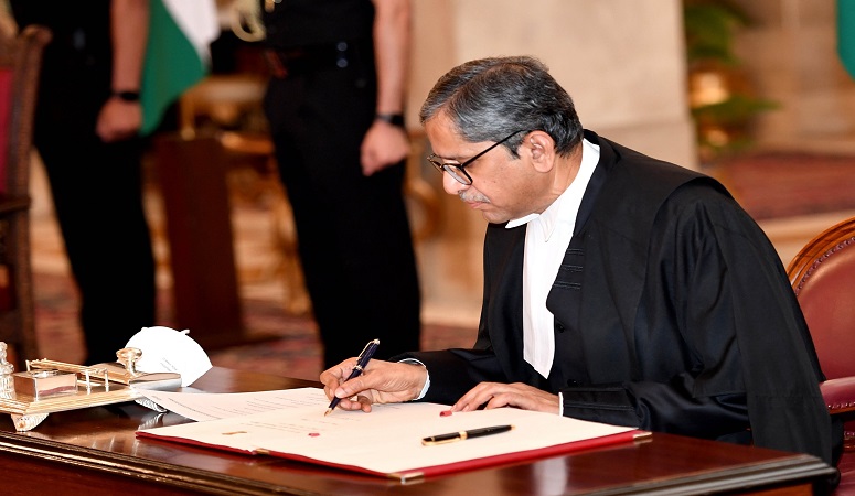 Year Ender 2021: CJI N. V. Ramana की वो 5 बड़ी टिप्पणी जिसने देश के लोगों में न्याय के प्रति विश्वास भर दिया 3 N.V Ramanna